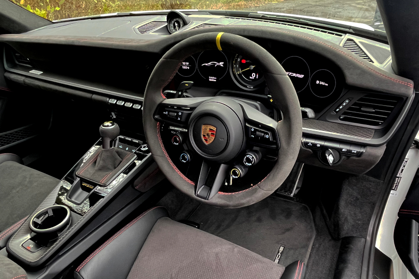 ポルシェ 911 GT3 RSの運転席