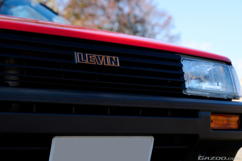 トヨタ・カローラレビン（AE86/ハチロク）のLEVINロゴ