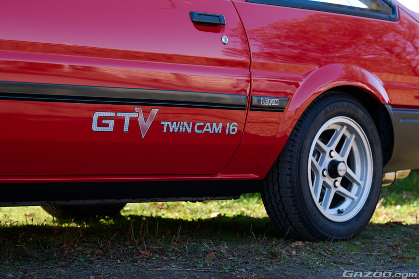 トヨタ・カローラレビン（AE86/ハチロク）の再度のGTV、TWIN CAM 16のデカール