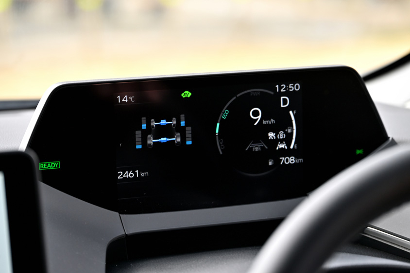 トヨタ・プリウス ZのE-Fourの制御