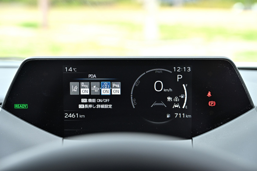 トヨタ・プリウス Z E-Fourのモニターに表示されたPDA（プロアクティブドライビングアシスト）