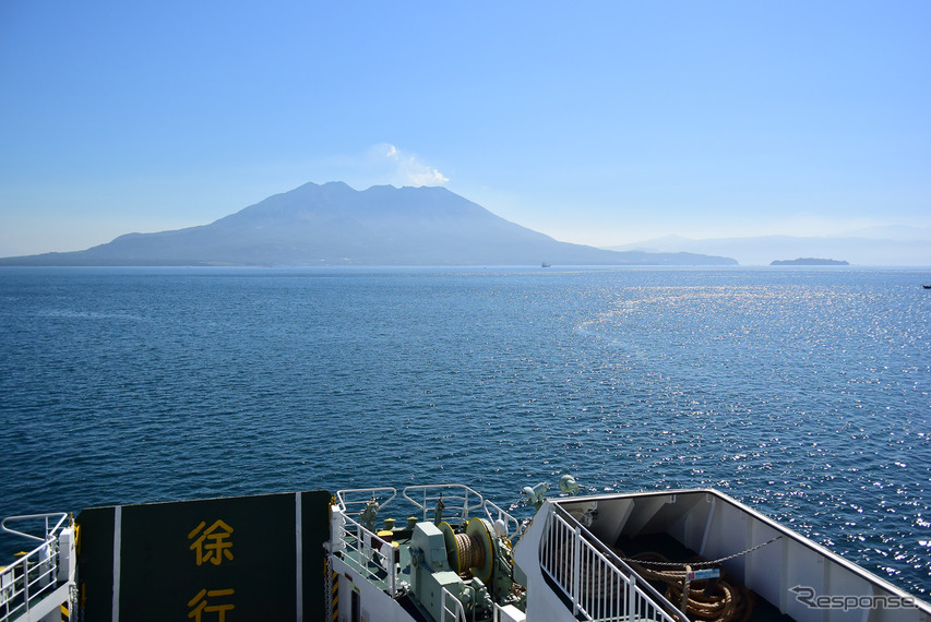 本土最南端、佐多岬へ向かうべく薩摩・大隅両半島を結ぶ垂水フェリーに乗る。
