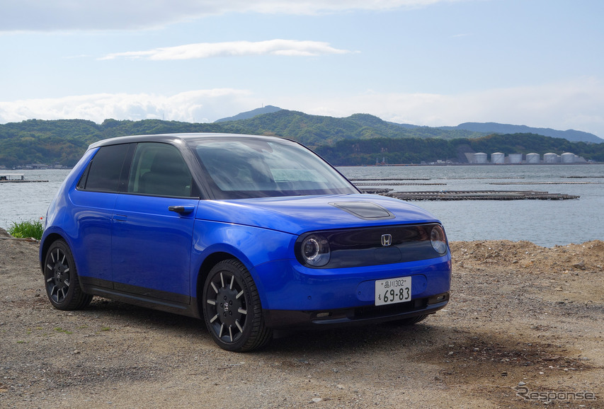 ホンダe アドバンスのフロントビュー。広島・呉にて。