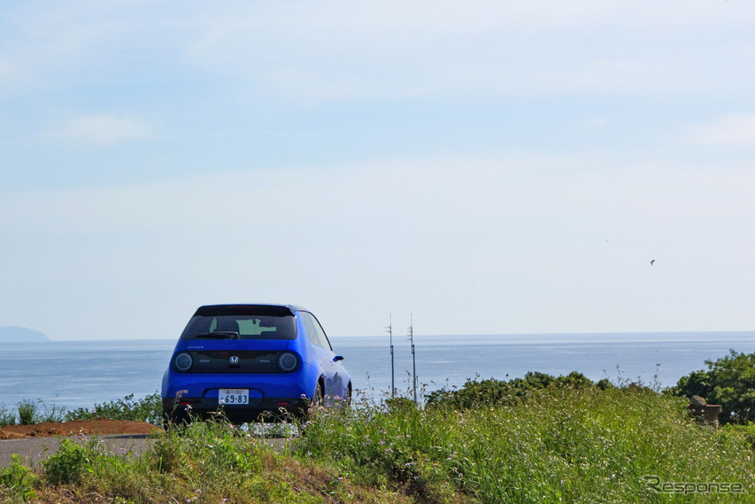 鹿児島・長島の農道にて。