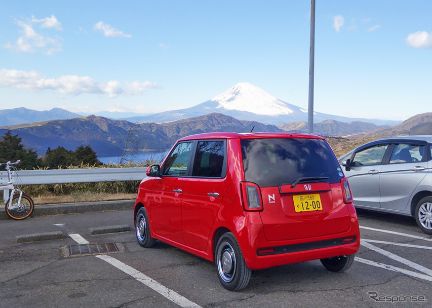 旅の終盤、箱根にて富士山を望む。