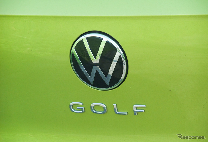 バックドア上に車名のエンブレムが装着されるのは今どきの流行り。VWロゴも細い字体の新しいもの。