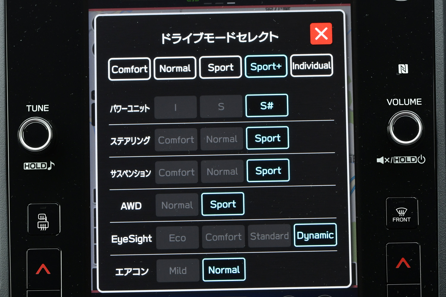 「STI Sport」に備わる「ドライブモードセレクト」。センターコンソールに配置されたセンターインフォメーションディスプレイで各種制御の設定が行えるほか、ステアリングリムのスイッチでもモードを切り替えられる。