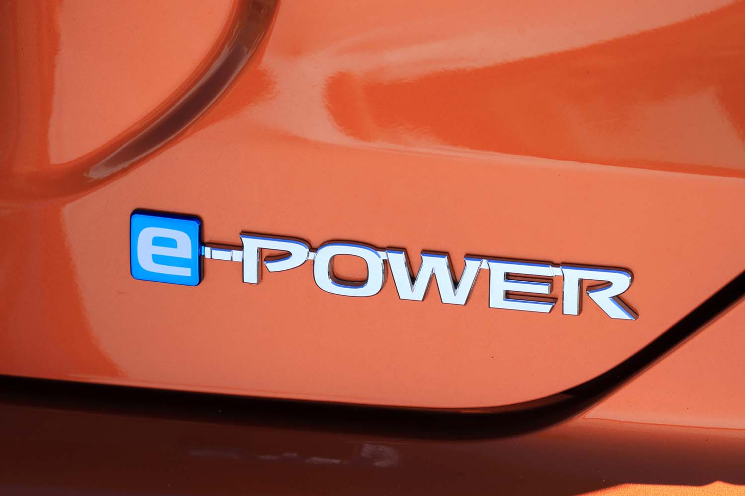 e-POWERは既存のものに比べ低速域におけるエンジンの作動頻度を下げ、モーターのみでの走行領域を拡大することで、より静粛・快適なドライブを可能にした。