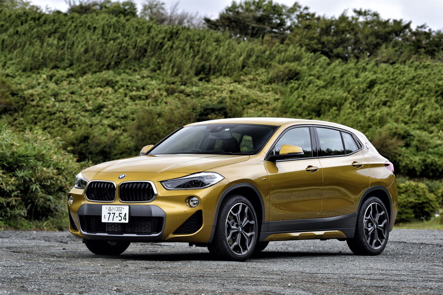 2020年6月8日に「BMW X2」のラインナップに加わった「xDrive20d MスポーツX」。今回の試乗車は、次世代車の普及をテーマにBMWのクリーンエネルギー車に設定された「エディションジョイ＋」グレードで、同モデルの装備をそのままに価格が25万円引き下げられている。