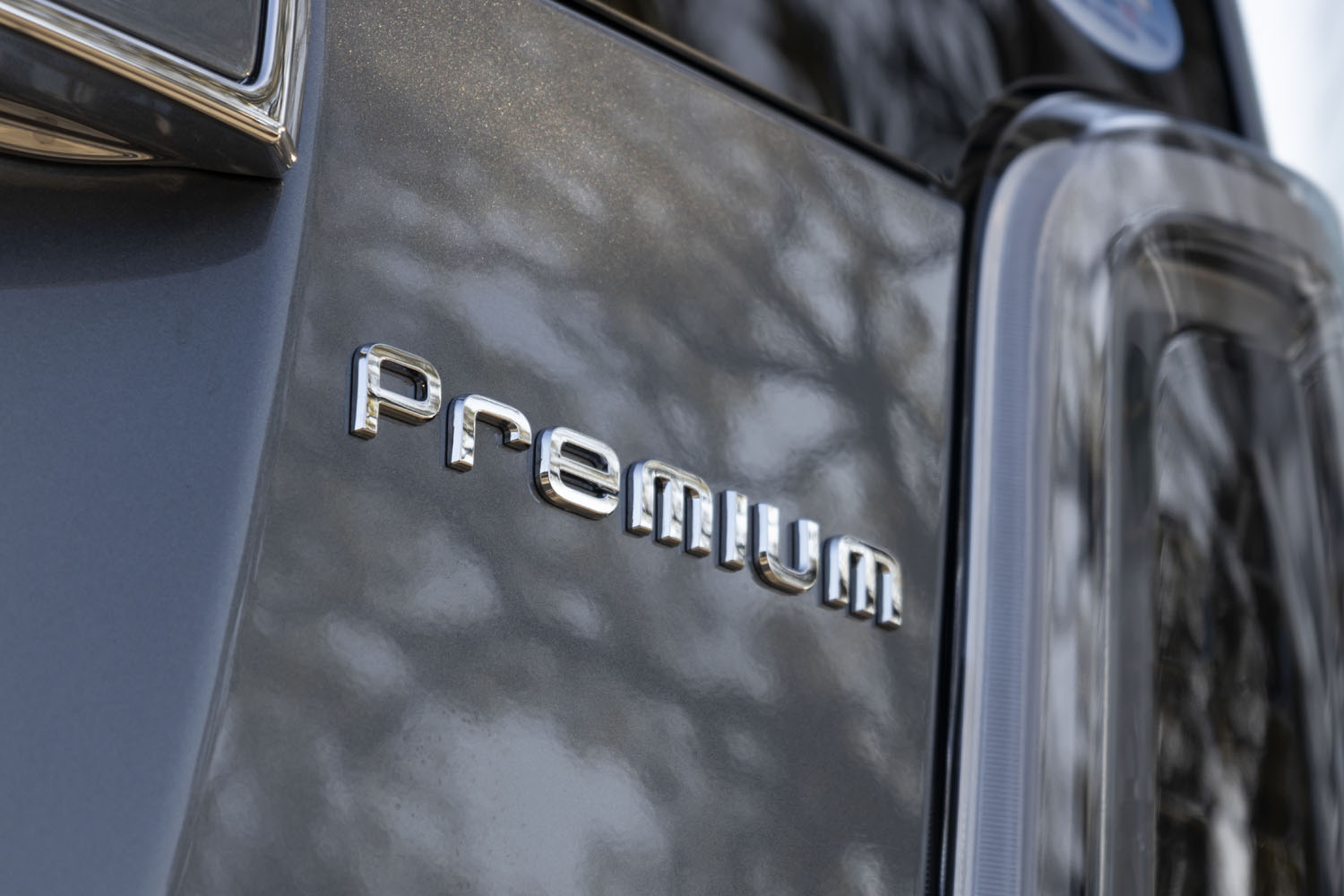 グレード構成は主に「オリジナル」「プレミアム」「RS」の3種類。プレミアムのみエンジンに自然吸気とターボが用意されており、同グレードのターボ車は「プレミアムツアラー」という名称で呼ばれる。