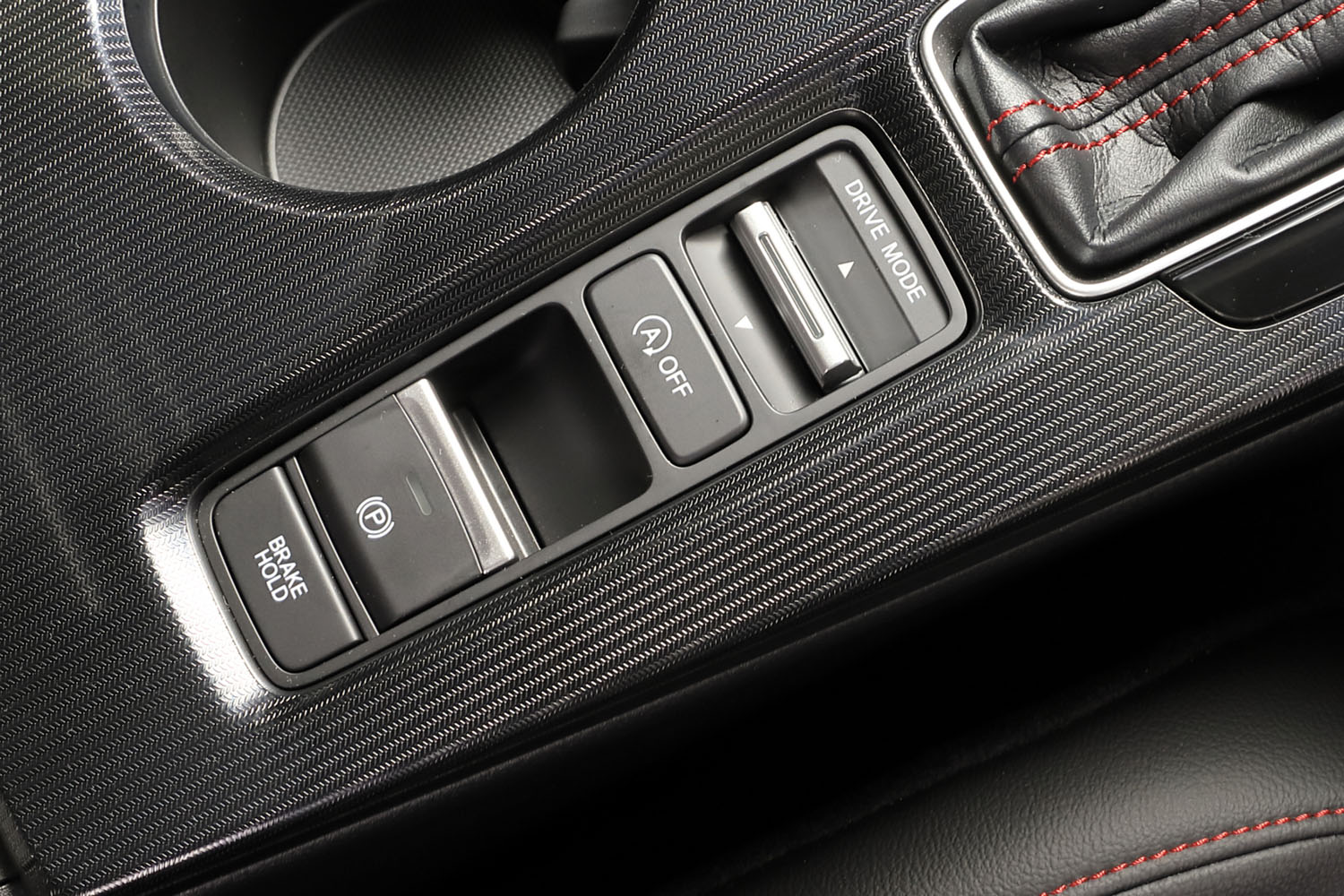 CVT仕様にはドライブモードセレクターを搭載。「ノーマル」「スポーツ」、およびエコモードに該当する「ECON」の3つのなかから、状況に応じて好適な走行モードを選択できる。