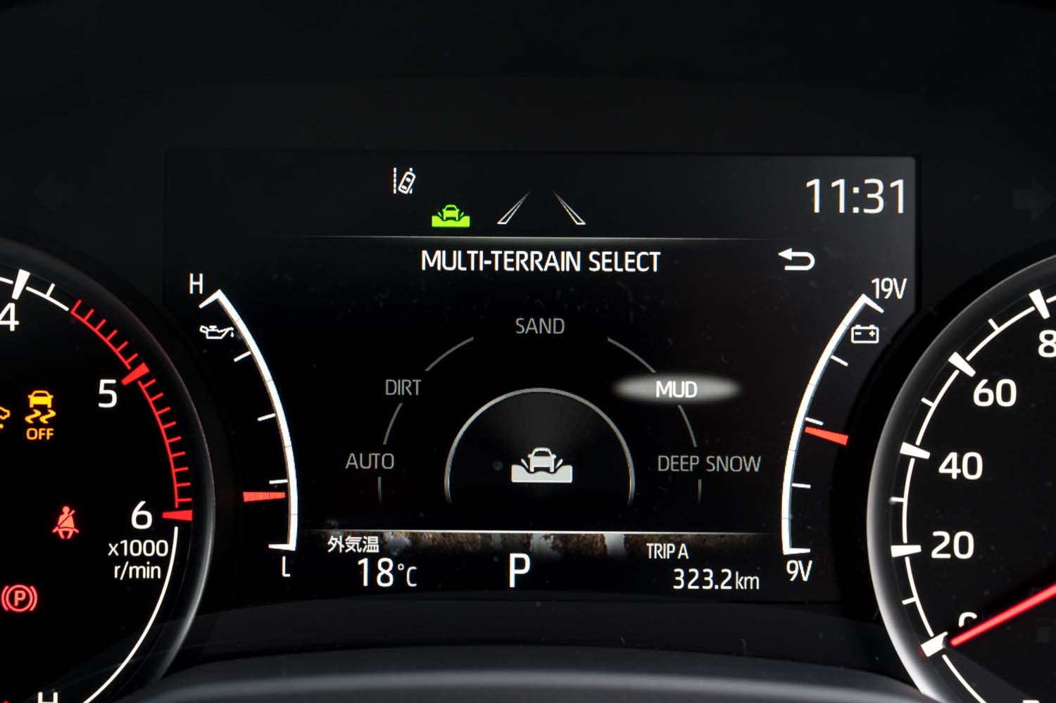 オフロード向けの「マルチテレインセレクト」は全車に標準装備。センターコンソールの「MTS」ボタンを押してからダイヤル操作で設定する。