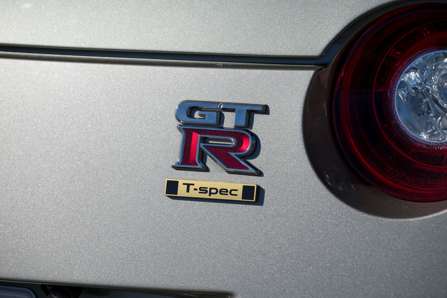 「日産GT-R」の2022年モデルに設定された特別仕様車「プレミアムエディションT-spec」。標準車とは異なる内外装や、足まわりの仕様を特徴としている。