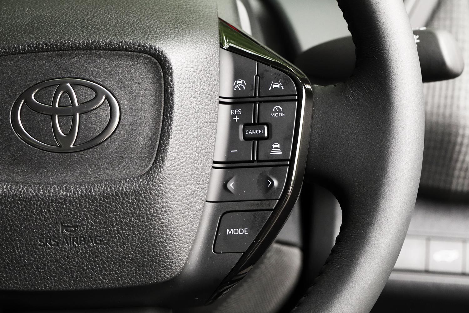 予防安全・運転支援システムにはトヨタの「Toyota Safety Sense」を採用（「スバル・ソルテラ」には「SUBARU Safety Sense」の名称で積まれる）。携帯端末を使ったリモート駐車・出庫機能など、トヨタのなかでも最新の機能が搭載されている。