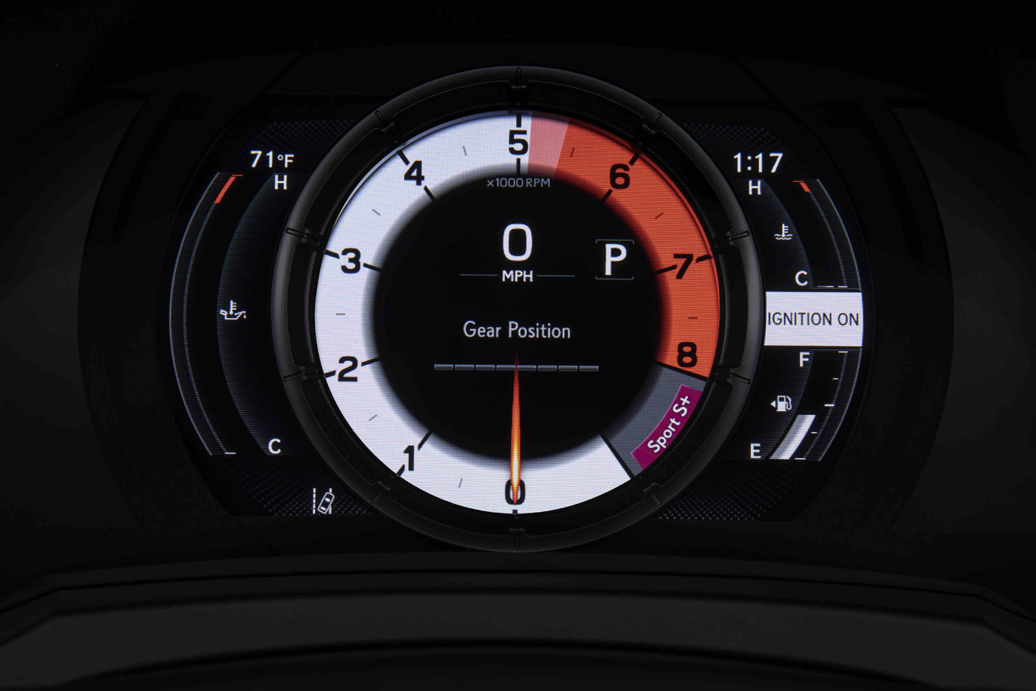専用デザインの8インチTFT液晶式メーターは、走行モードにより表示グラフィックが変化する。写真は「スポーツS＋」モードの状態。