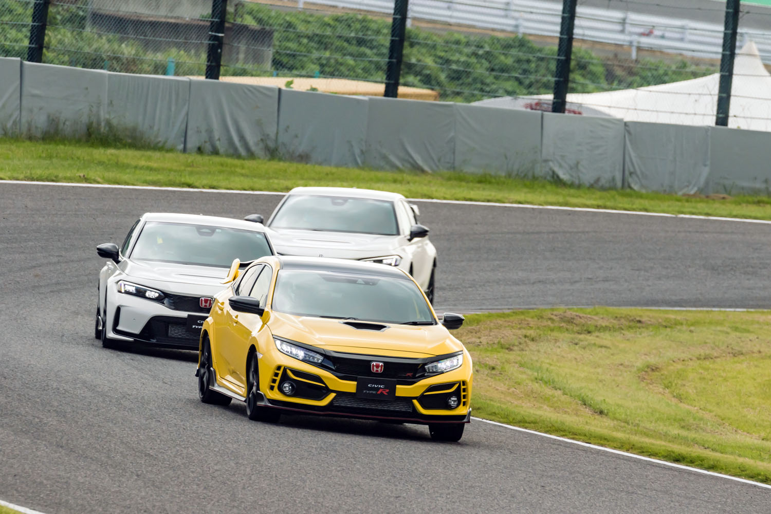 試乗は、レーシングドライバーの武藤英紀選手と伊沢拓也選手の先導のもとに実施。両氏によると、動力性能における先代と新型との違いは、加速とコーナリングで顕著に感じられたという。