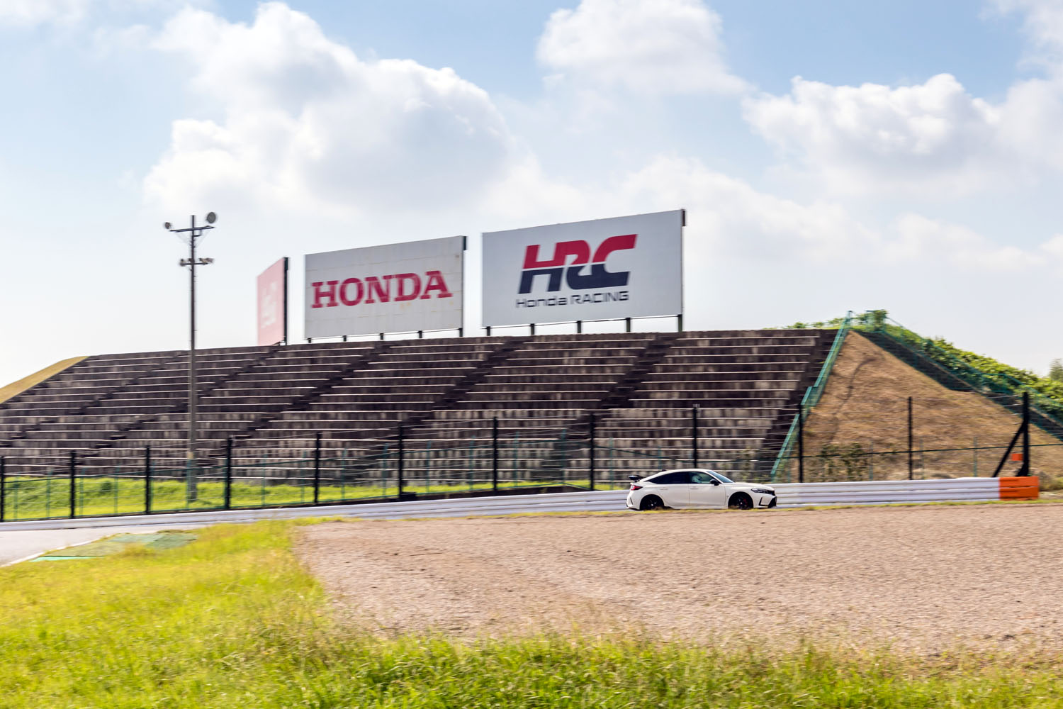 ホンダのモータースポーツ活動を統括するホンダ・レーシング（HRC）。最近では、モータースポーツのイメージを生かした高性能モデルの展開についても検討しているという。