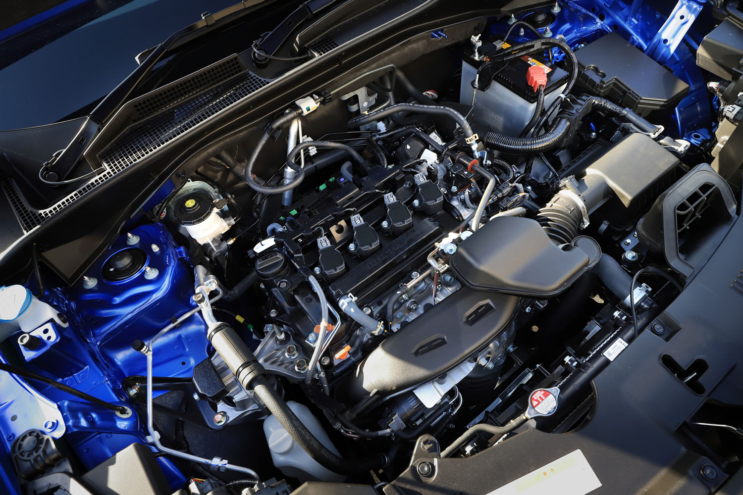 純ガソリン車のパワーユニットは1.5リッター直4直噴ガソリンターボエンジンとCVTの組み合わせ。燃費はFF車で14.5～14.6km/リッター、4WD車で13.9km/リッターだ（WLTCモード）。
