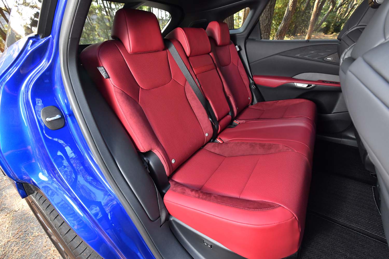 フロントシートの薄型化によって先代モデルよりも後席の足元空間が広くなった。後席用にもヒーターとベンチレーションを完備する。