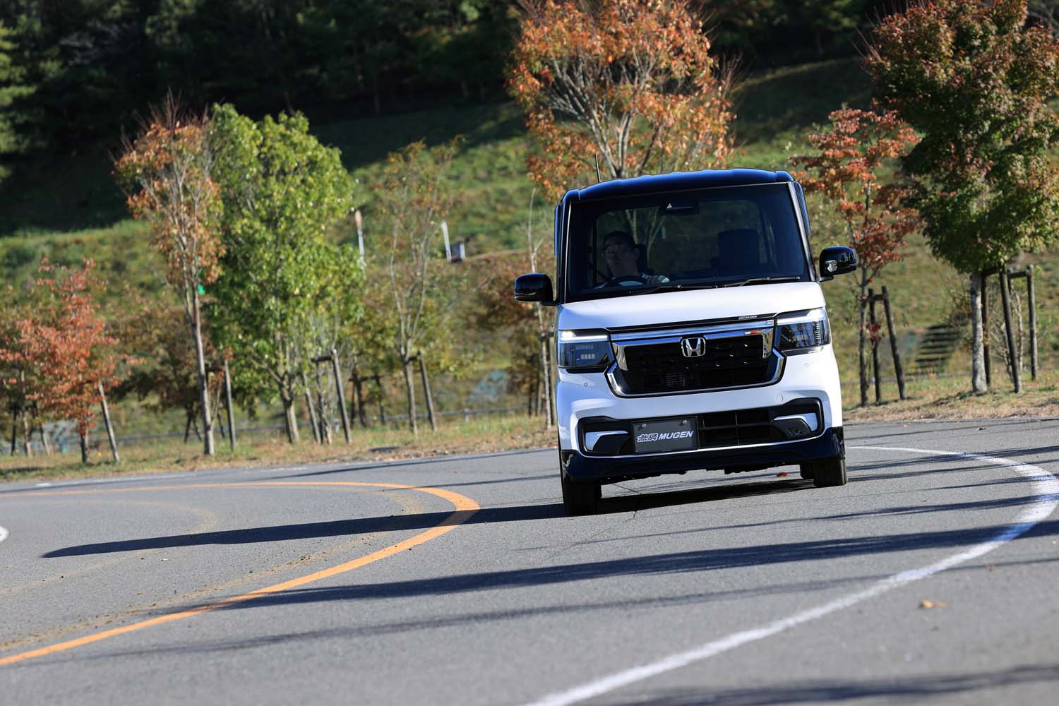 ホンダN-BOXカスタム ターボ コーディネートスタイル 無限パーツ装着車