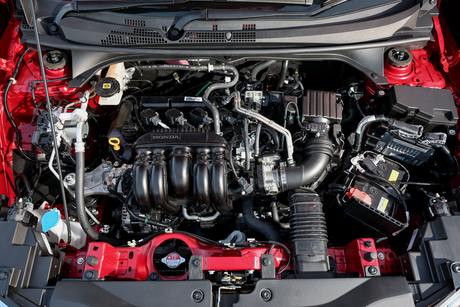 1.5リッター直4ガソリンエンジンは最高出力118PS/6600rpm、最大トルク142N・m/4300rpmを発生。これにCVTを組み合わせる。FF車のみのラインナップとなる。