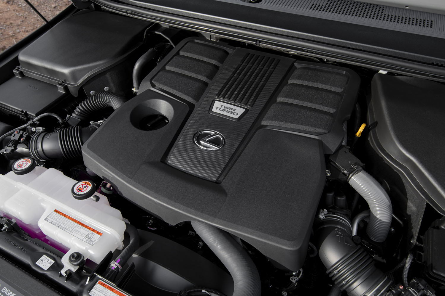 3.5リッターV6ツインターボエンジンは最高出力354PSを発生する。