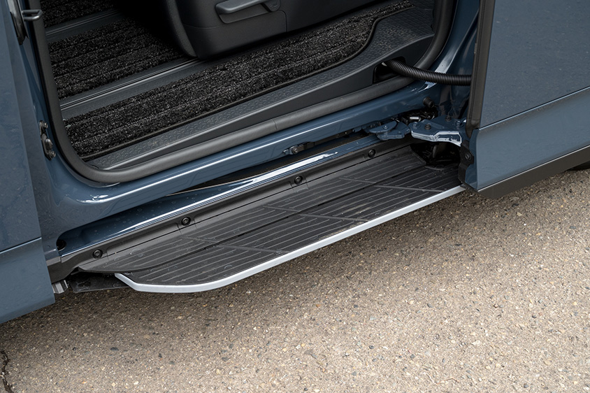 「ヴォクシー」ユニバーサルステップ R90W