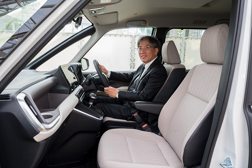 4代目ノア(R90W)とチーフエンジニア水澗英紀