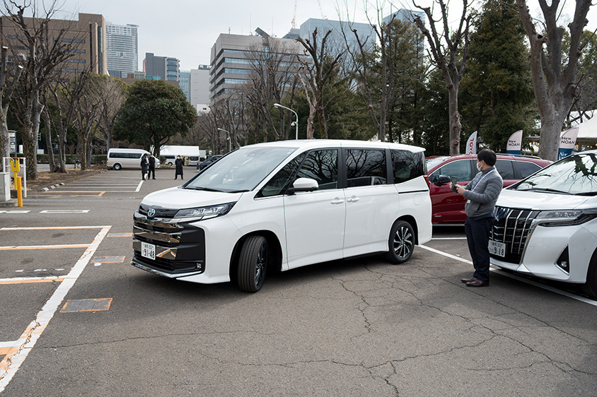 4代目ノア(R90W) をスマホで社外から駐車させるアドバンスパーク