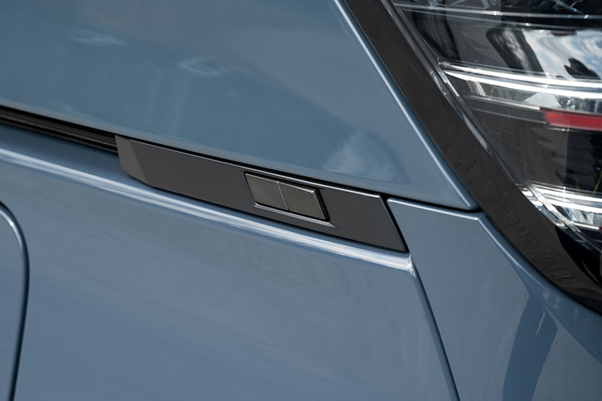 4代目ノア／ヴォクシー フリーストップバックドア (R90W)