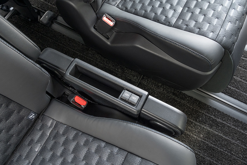 4代目ノア/ヴォクシーの折りたたみ大型サイドテーブル