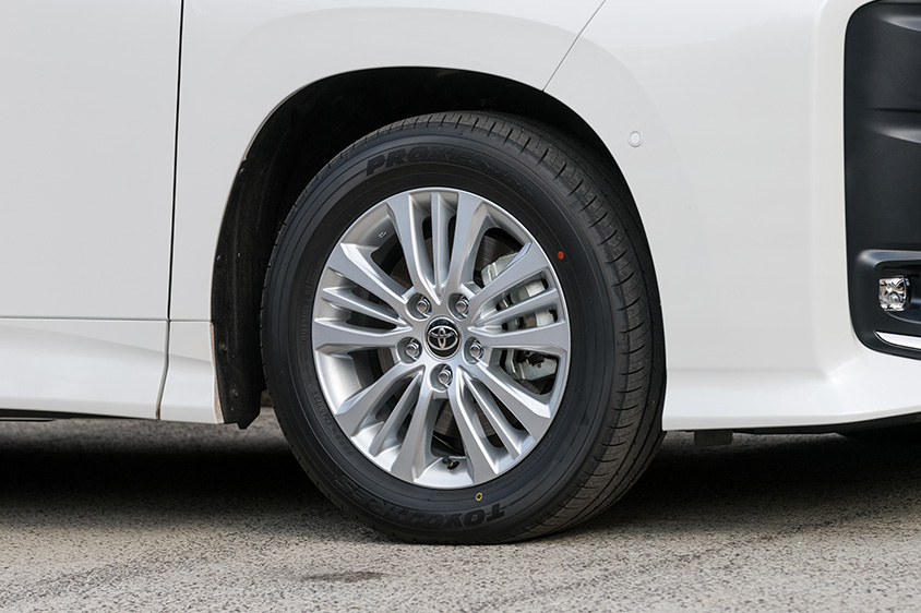 トヨタ ノアS-G〈8人乗り／ガソリン〉（ホイール）