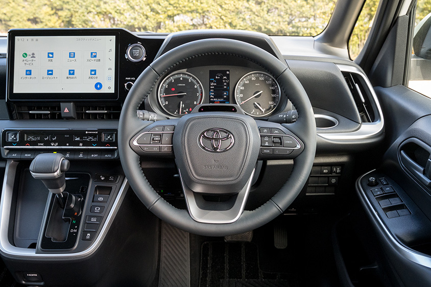 トヨタ ノアS-G〈8人乗り／ガソリン〉（運転席）