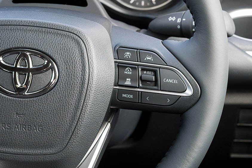 トヨタ ノアS-G〈8人乗り／ガソリン〉（ステアリングスイッチ右側）