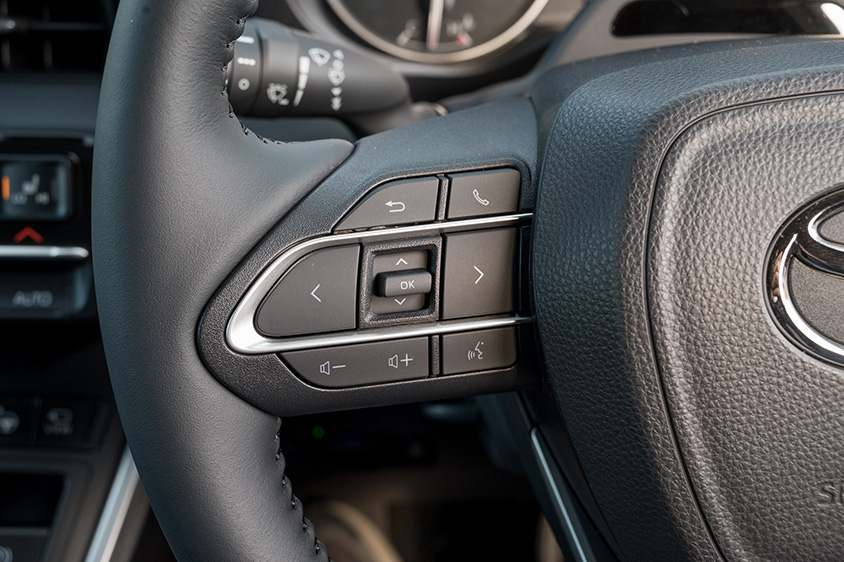 トヨタ ノアS-G〈8人乗り／ガソリン〉（ステアリングスイッチ左側）