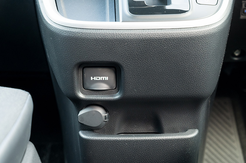 トヨタ ノアS-G〈8人乗り／ガソリン〉（HDMI端子）