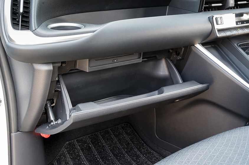 トヨタ ノアS-G〈8人乗り／ガソリン〉（グローボックス）