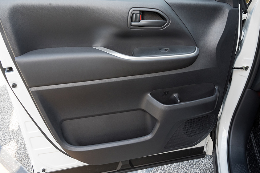 トヨタ ノアS-G〈8人乗り／ガソリン〉（フロントドア）