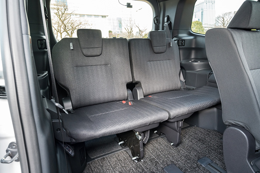 トヨタ ノアS-G〈8人乗り／ガソリン〉（3列目シート）