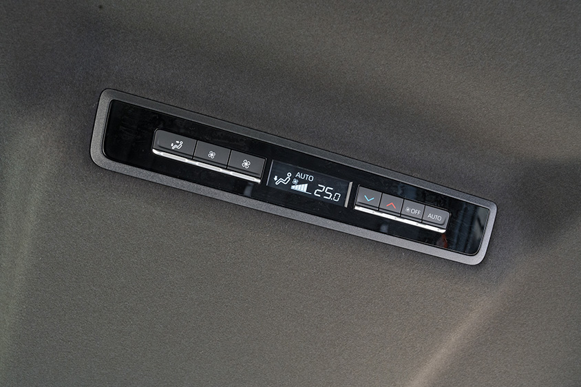 トヨタ ノアS-G〈8人乗り／ガソリン〉（リアオートエアコン）