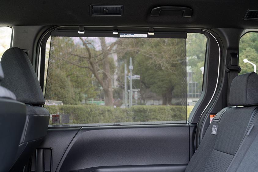 トヨタ ノアS-G〈8人乗り／ガソリン〉（後席用サンシェード）