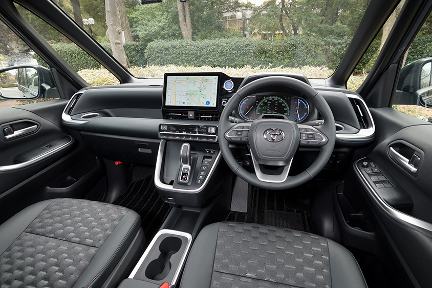 トヨタ ヴォクシーS-Z〈7人乗り／HEV／マッシブグレー〉（インストルメントパネル）