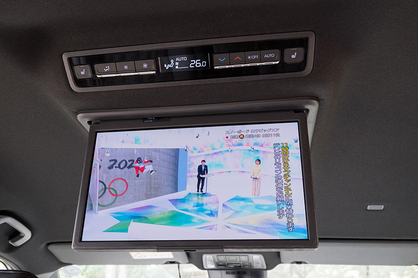 トヨタ ヴォクシーS-Z〈7人乗り／HEV／マッシブグレー〉（14型有機EL後席ディスプレイ）