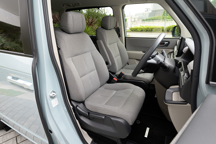 ステップワゴン、グレード:AIR、内装色:グレー、ファブリック