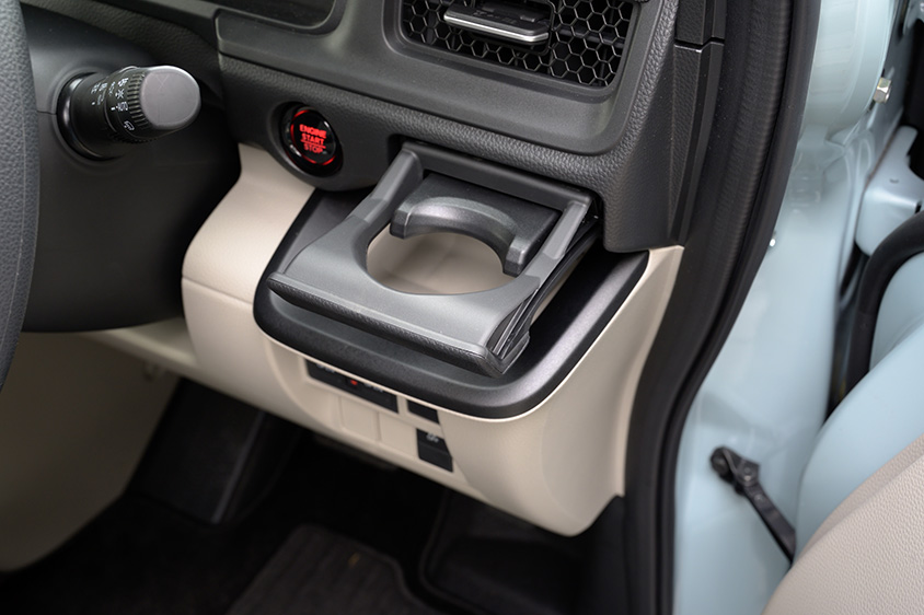 ステップワゴン ダッシュボード両端のドリンクホルダー