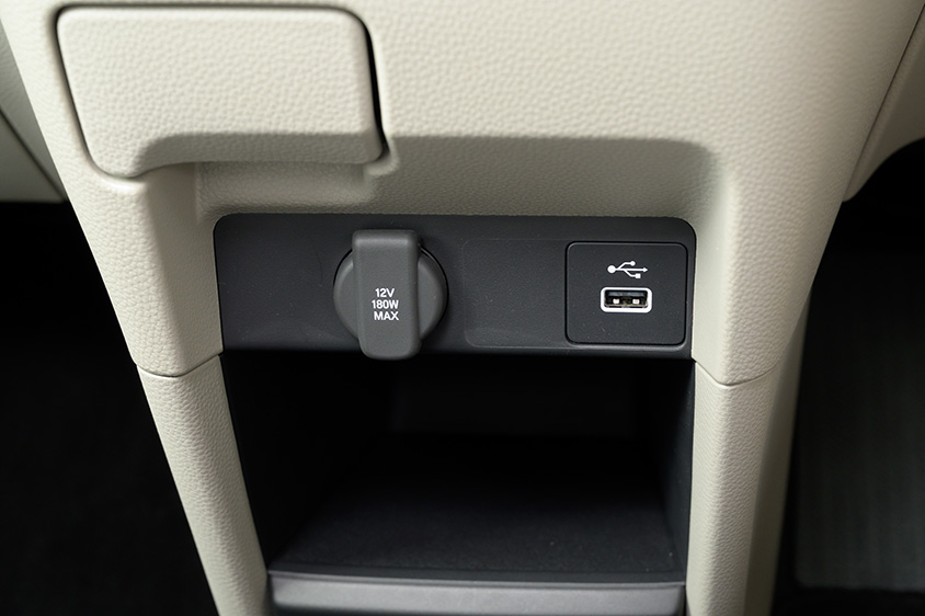 ステップワゴン タイプAのUSBソケット（グレード:AIR）