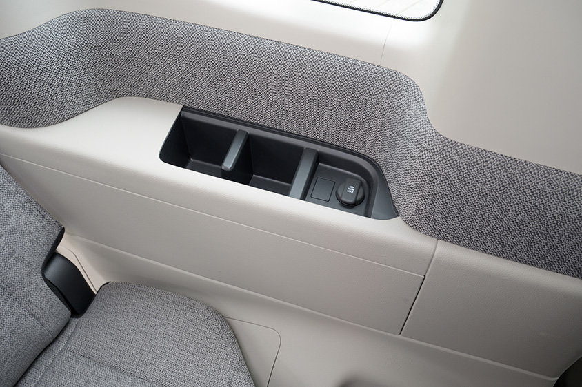 ステップワゴン 左右に2個ずつドリンクホルダーが備えられている。