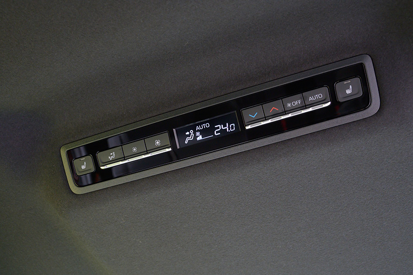 ノア・ヴォクシー リヤオートエアコン（リヤクーラー＋リヤシーター）