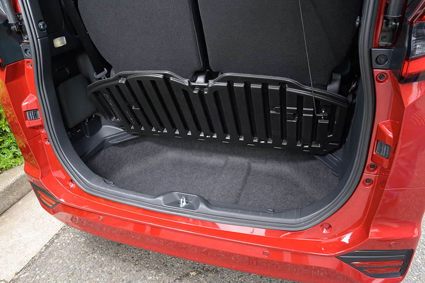 ノア・ヴォクシー、荷室床下のスーパーラゲージボックス