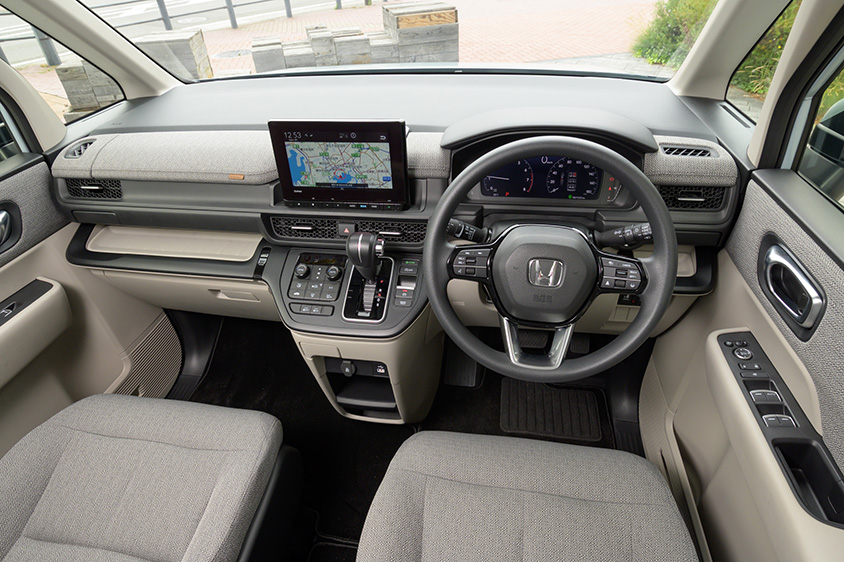 ステップワゴン　運転席からの視界